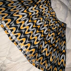 Stylish Zigzag Patterned Skirt - Black, Gold, Silver